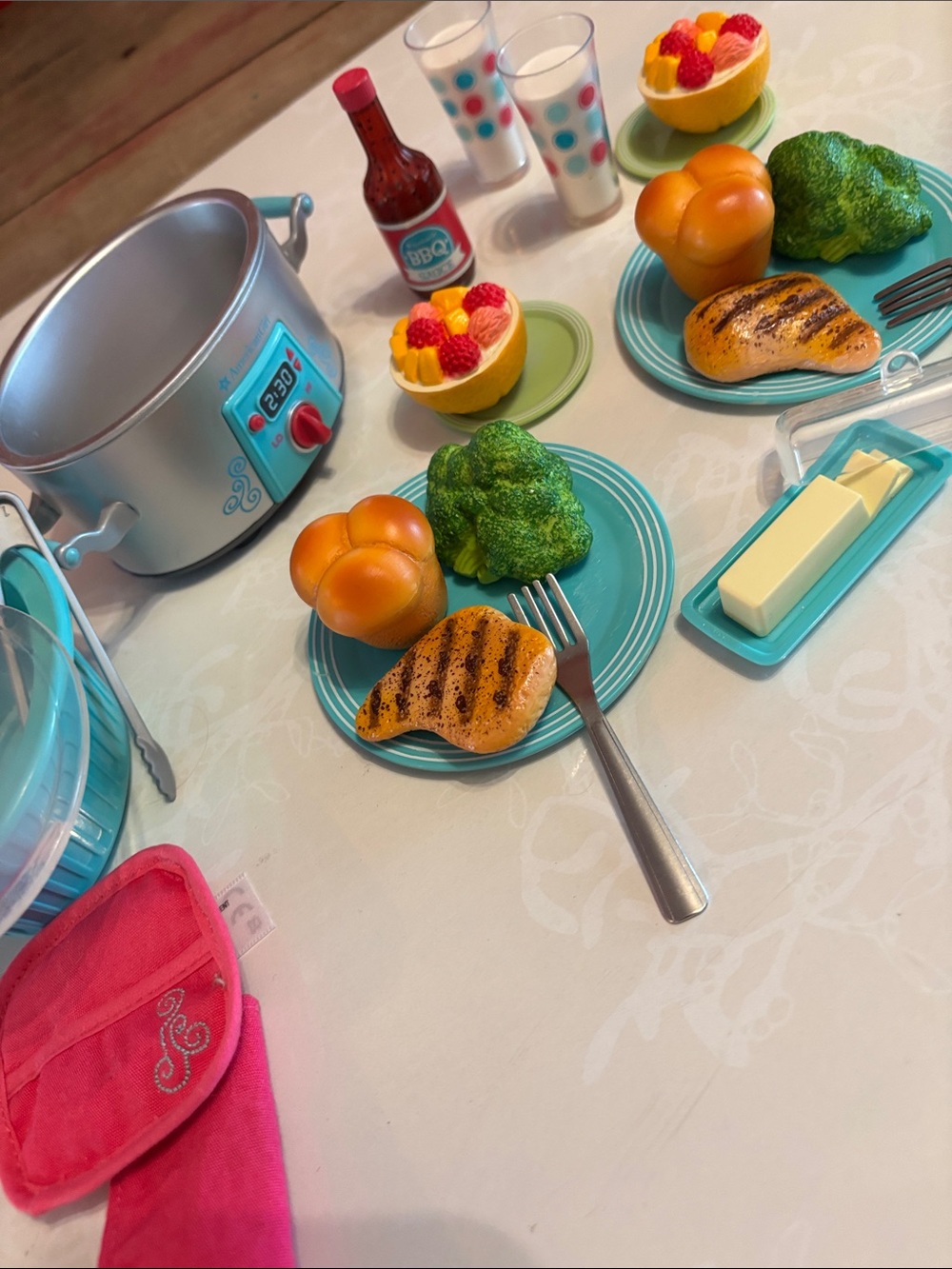 American Girl Doll crockpot dinner set Excellent condition - Picture 8 of 9